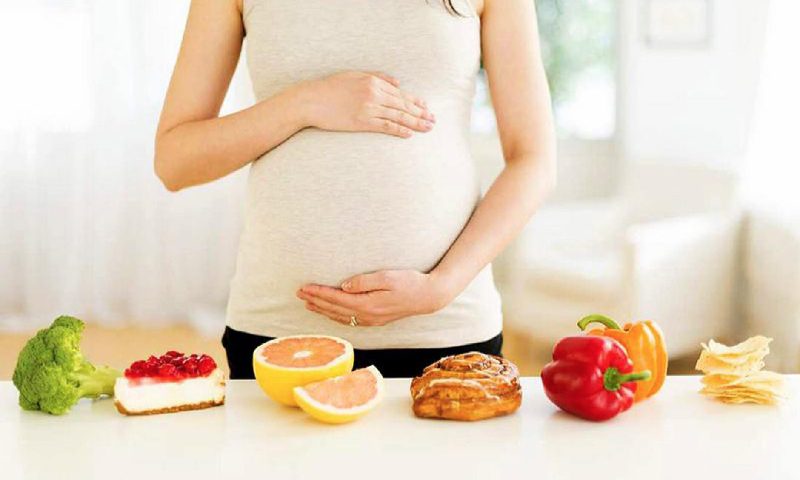 Cải thiện chế độ dinh dưỡng cho bà bầu nhàm giảm tác động của ô nhiễm không khí