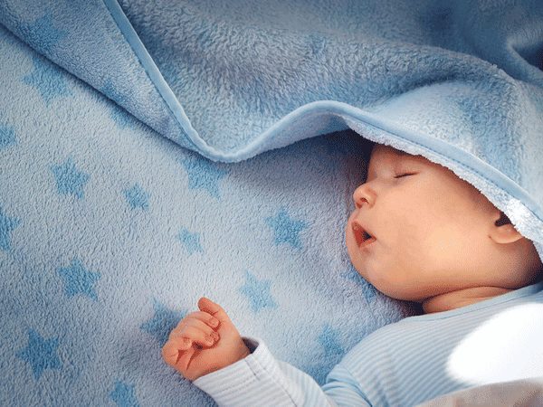 Tạo không gian yên tĩnh cho giấc ngủ của bé