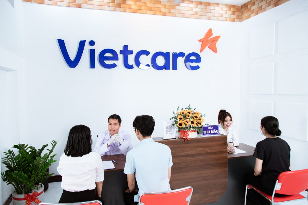 Tại Vietcare bạn có thể đến tận nơi lấy mẫu hoặc liên hệ chuyên gia đến tận nhà lấy mẫu