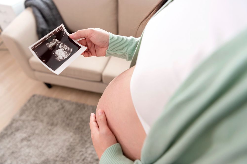 Lượng nước ối quá ít, dẫn đến nguy cơ dị tật chân tay, phổi kém phát triển.