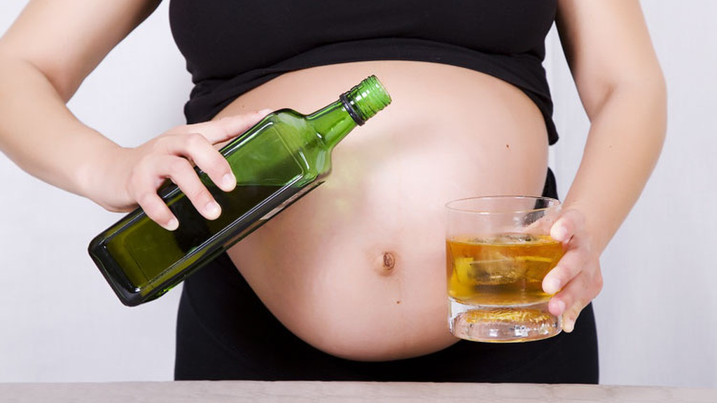 rượu bia lá ảnh hưởng đến mẹ bầu